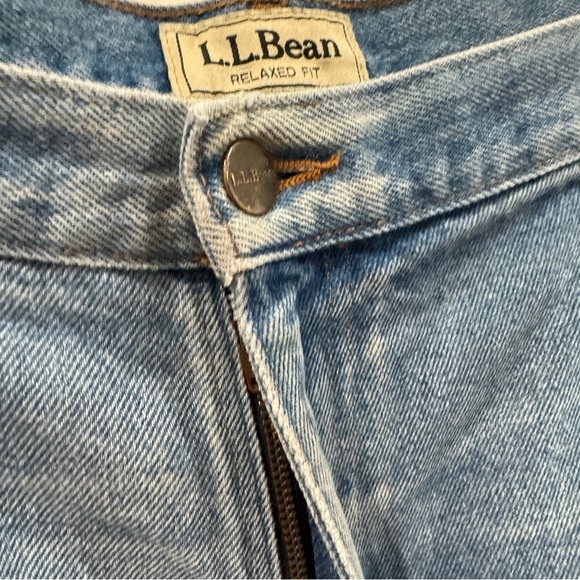 L.L. Bean Relaxed Fit Light Blue Wash Worn-In Distressed Jeans Size 44x29 - Picture 4 of 16